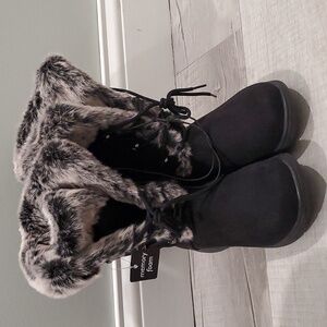 NWT LC Clinton 9M memory foam faux fur